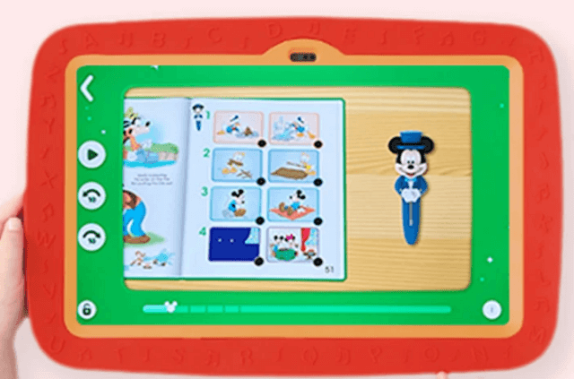 ディズニー英語システム（DWE）タッチバージョン（タブレット）ステップバイステップの問題をしている様子